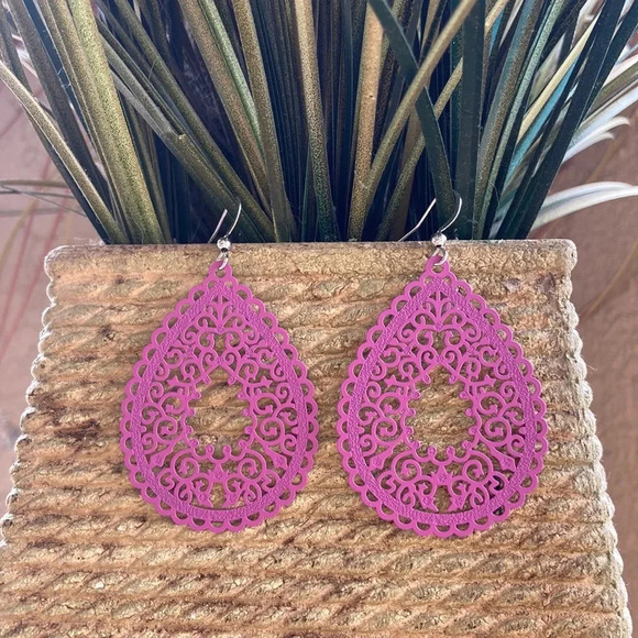 New pink earrings drop dangle detail geometric pattern lightweight earrings - Picture 1 of 3